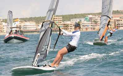 In Santa Pola, Spain, in what can only be described as a cliff hanger week of racing at the Formula Windsurfing World Championships, Allison Shreeve of Australia has finished on equal points in first place, but has had to settle for runner up this year. In Santa Pola, Spain, in what can only be described as a cliff hanger week of racing at the Formula Windsurfing World Championships, Allison Shreeve of Australia has finished on equal points in first place, but has had to settle for runner up this year.