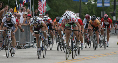 Joelle Numainville wins the 2nd annual Chicago Criterium with the support of teammates Catherine Walberg, Ashley James, Christy Keely and team captain, Kristin Wentworth.  The victory came in part because Team Kenda was the largest presence in the pack of 35 women racers.