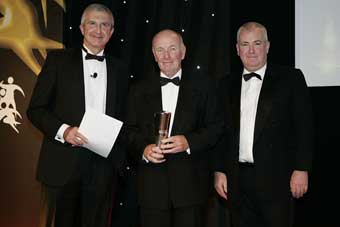 Legendary cricket coach Jack Birkenshaw has won the lifetime achievement award at the 2010 UK Coaching Awards. Legendary cricket coach Jack Birkenshaw has won the lifetime achievement award at the 2010 UK Coaching Awards.
