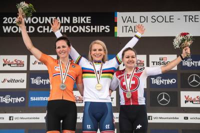 Women sport news - EVIE RICHARDS MAKES HISTORY WITH MOUNTAIN BIKING WORLD TITLE