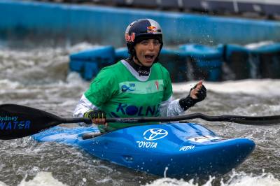 Women sport news - Fox makes history with hat-trick of titles in Krakow