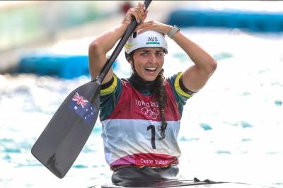 Women sport news - Nervous Fox eludes pursuers to claim historic first Olympic gold