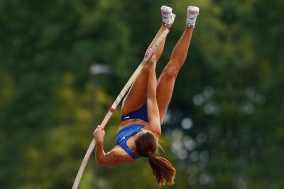 Women sport news - STEFANIDI TRIUMPHS IN ULTIMATE GARDEN CLASH - POLE VAULT SECOND EDITION