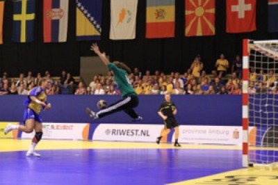 Women sport news - Top-three of 2009 eliminated in preliminary round 